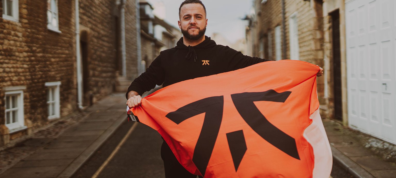 Stallion holds a Fnatic Flag