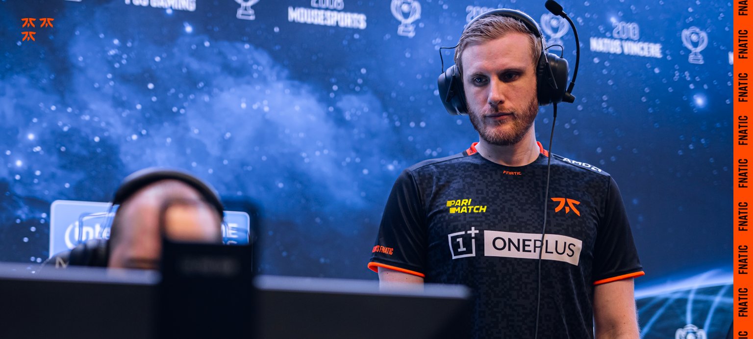 Andreas Samuelsson Head coach of FNATIC CSGO on stage at a tournament