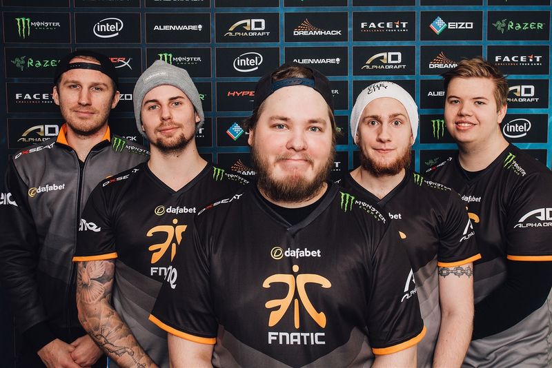 800px-Fnatic_at_DH_Open_Winter_2015.jpg