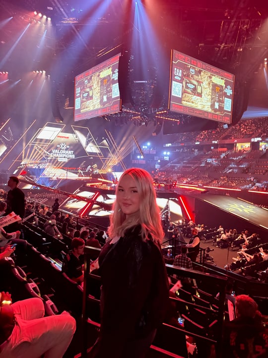 GirleMango's banner image.